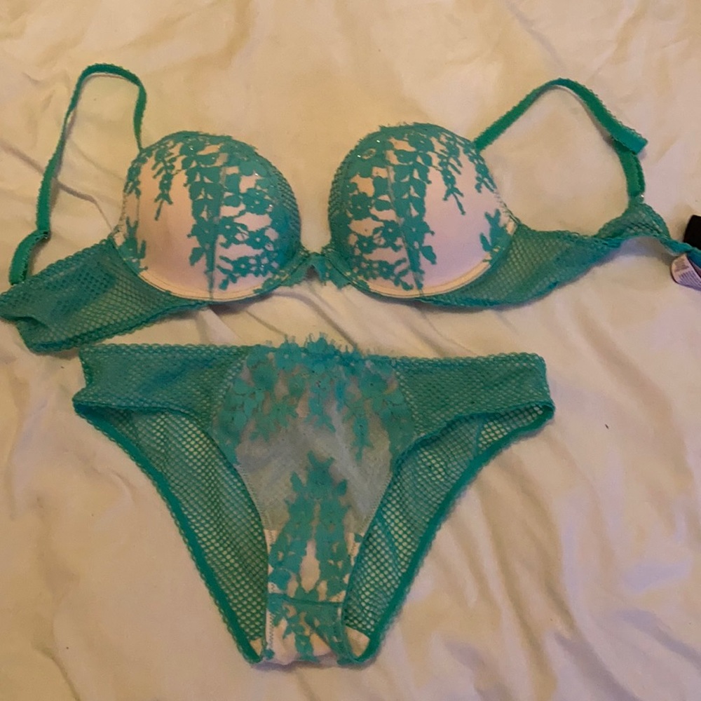 Green Victoria’s Secret set